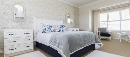 agulhas_accommodation_south_oint_self_catering_main_bedroom_1574405934