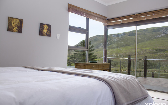 stanford_accomodation_goodwill_mountain_farm_bedroom1_view_1532699872_1575030285