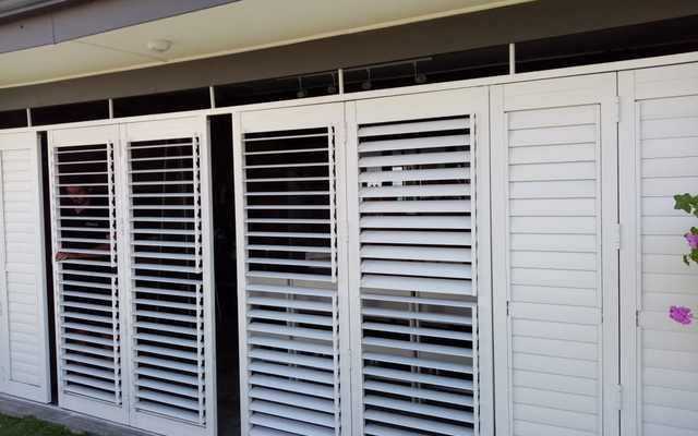 LOUVRE SECURITY SHUTTERS BY DEFENDoor®