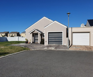 R1,530,000 | 2 Bedroom House For Sale in Sandbaai