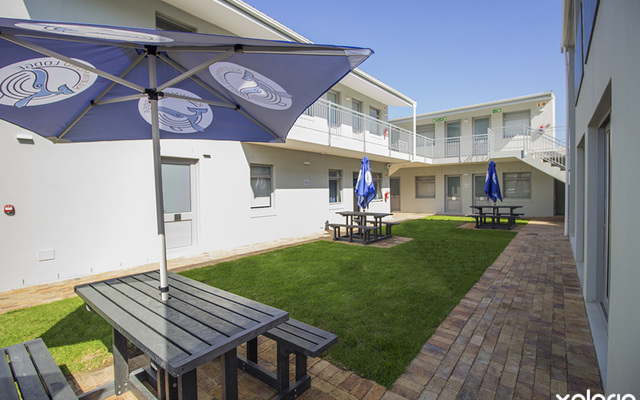 kleinmond_accommodations_kleinmond_lodge_realxing_area_1552393306_1583934052