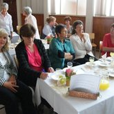 Dames kuier gesellig saam