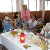 Dames kuier gesellig saam