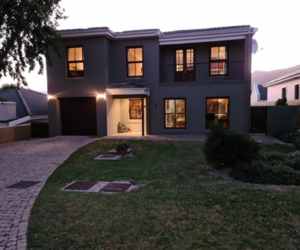 R3,300,000 | 3 Bedroom House For Sale in Hemel en Aarde Estate