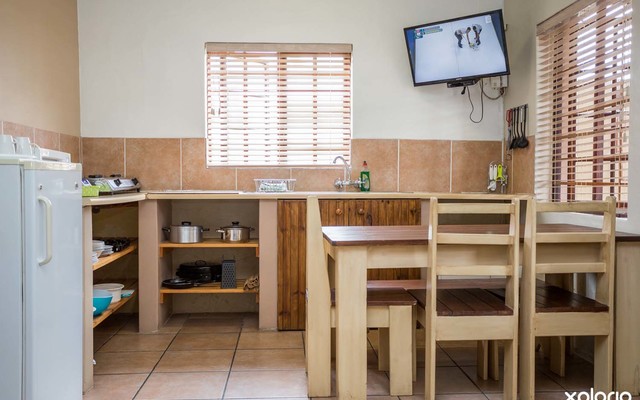 Gansbaai_town_lodge_kitchen_1519909146_1593692271