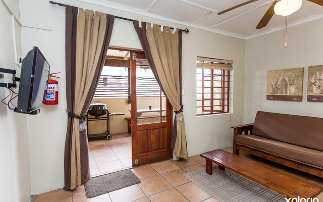 Gansbaai_town_lodge_lounge_2_1519909161_1593692270