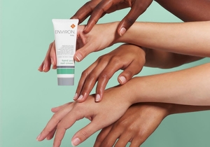 Body EssentiA Hand & Nail Cream