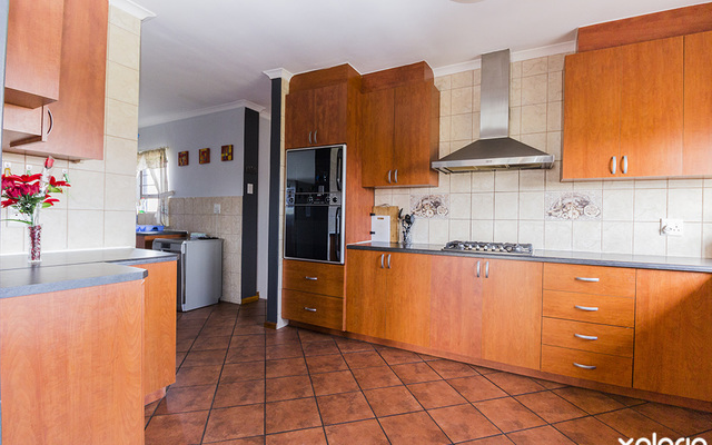 gansbaai_accommodation_the_blue_tuscan_villa_big_kitchen_1565946122_1596538797 gansbaai_accommodation_the_blue_tuscan_villa_big_kitchen_1565946122_1596538797