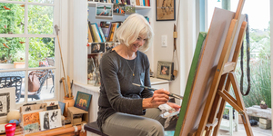 sara_abbott_in_her_studio_1527149404_1598858285