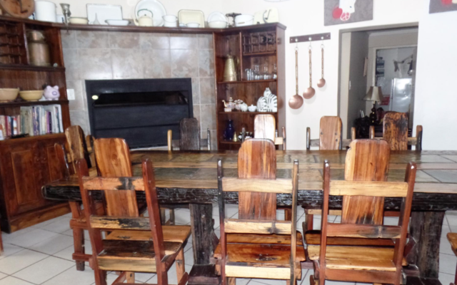 5_bed_dining_area_1600148877