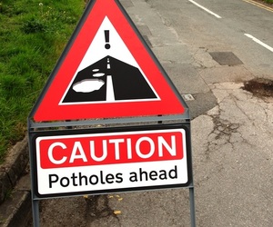 CAUTION: HEMEL-EN-AARDE ROAD