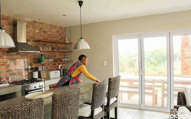 pringle_bay_businesses_happy_homes_hangklip_wiping_counter_1571212799_1605883029 pringle_bay_businesses_happy_homes_hangklip_wiping_counter_1571212799_1605883029