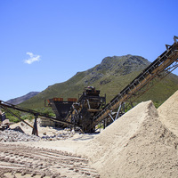 Gansbaai -  Sizisa Ukhanyo Trading 410 (Pty) Ltd - Screening Sand For Plastering