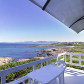 Africa Room Outside View - On The Rocks B&B - Xplorio™ Gansbaai