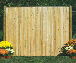 How to erect a Small Wooden Fence for more Privacy