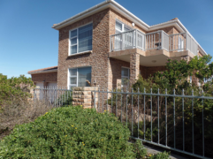 3 Bedroom House For Sale in Perlemoenbaai - R2,400,000