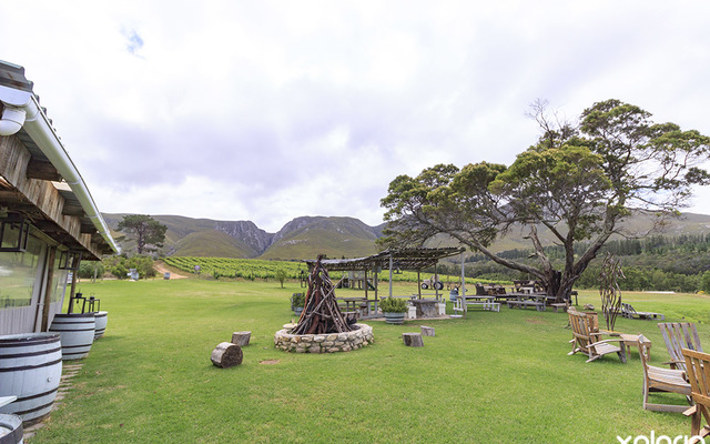 stanford_stanford_hills_outside_restaurant_1608025252_1614069630