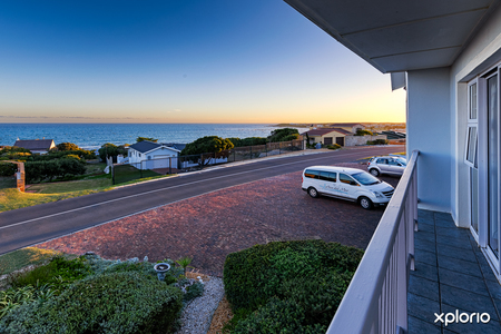 Gansbaai_Accomodation_Guest_House_ADM_5_LoRez_1617696533