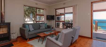 self_catering_gansbaai_guppy_huys_living_area_1618213531