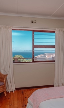 self_catering_gansbaai_guppy_huys_bedroom_3_1618213581