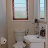 Bathroom - Guppy Huys - Xplorio™ Gansbaai