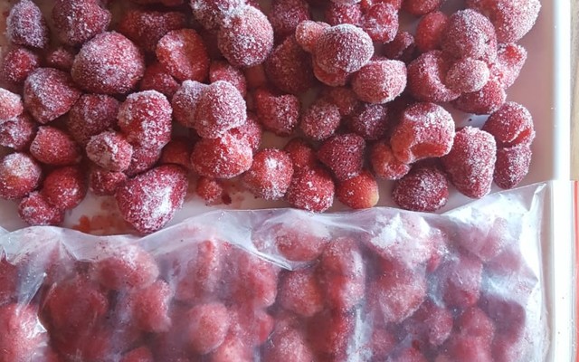 Frozen_Strawberries_1618215284