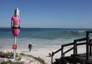 NSRI PINK BUOY DONATED TO CASTLE BEACH