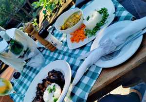 Rich Merlot Oxtail and Skaap Kop Kerrie Afval