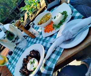 Rich Merlot Oxtail and Skaap Kop Kerrie Afval