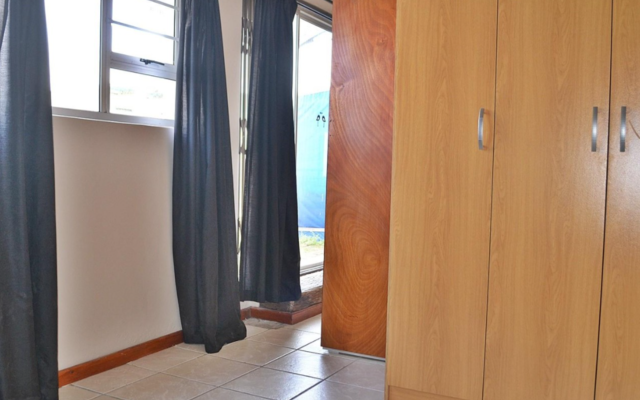 chas_everitt_2_bedroom_closet_space_1621941781