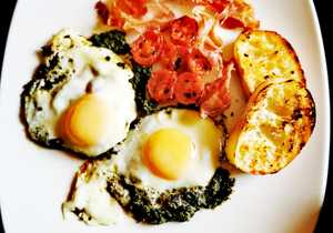 Breakfast under a canopy of granadillas