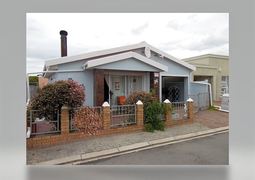 R1,389,000 | 3 Bedroom House For Sale in Pearly Beach
