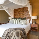 Iron Paint: Earthcote - Paintsmiths Bredasdorp - Xplorio™ Bredasdorp