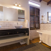 Main Bedroom Bath - Bodhi Khaya Nature Retreat - Xplorio™ Gansbaai