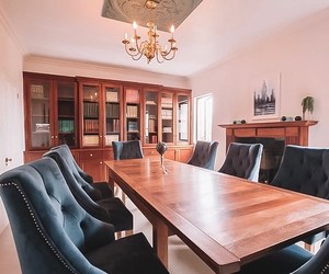 Conference Facility: Modern Boardroom