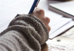 How to Build an Easy DIY Desk for Children