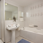 Bayview Apartment 208 - Hermanus Luxury Holiday Homes - Xplorio™ Hermanus