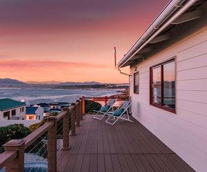 Reconnect At Guppy Huys Oceanside Eco Bungalow