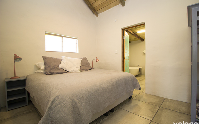 kleinmond_accommodation_njr_cottage_main_bedroom_1537944425_1632382019