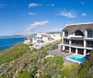 Luxury Ocean-Front Holiday Home in De Kelders, Gansbaai!