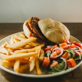 Burger - Jolly Rooster @ Fynbos Distillery - Xplorio™ Stanford