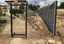 Clearview and Vibracrete Fence Combo