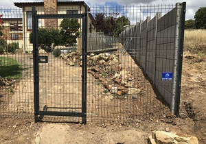 Clearview and Vibracrete Fence Combo