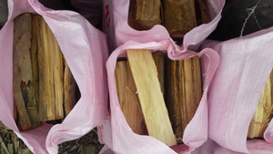 50kg Sakke Hout / 50kg Bags of Wood