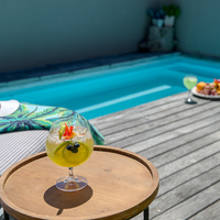 Pool and Cocktail - Stanford's Cove Villa - Xplorio™ Gansbaai