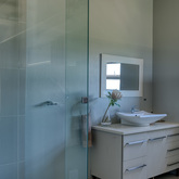 Villa 1 Bedroom with Bathroom - Stanford's Cove Villa - Xplorio™ Gansbaai