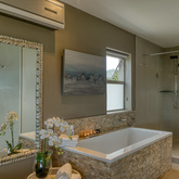 Villa 2 Bedroom Bathroom - Stanford's Cove Villa - Xplorio™ Gansbaai