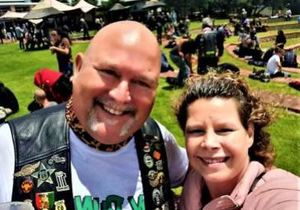 Hulle “hardloop” elke jaar met speelgoed om kinderharte bly te maak