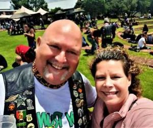 Hulle “hardloop” elke jaar met speelgoed om kinderharte bly te maak