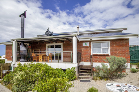 agulhas_accommodation_wings_self_catering_accommodation_porch_1__1642675676